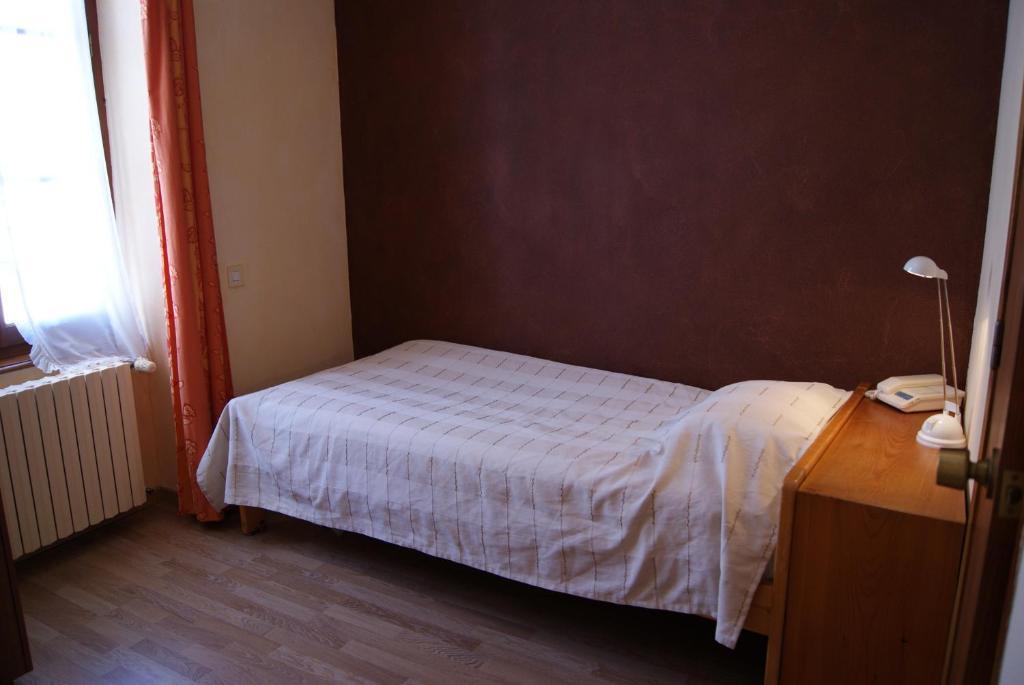 Logis Hotel De La Paix - Tournus Room photo