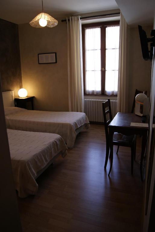 Logis Hotel De La Paix - Tournus Room photo