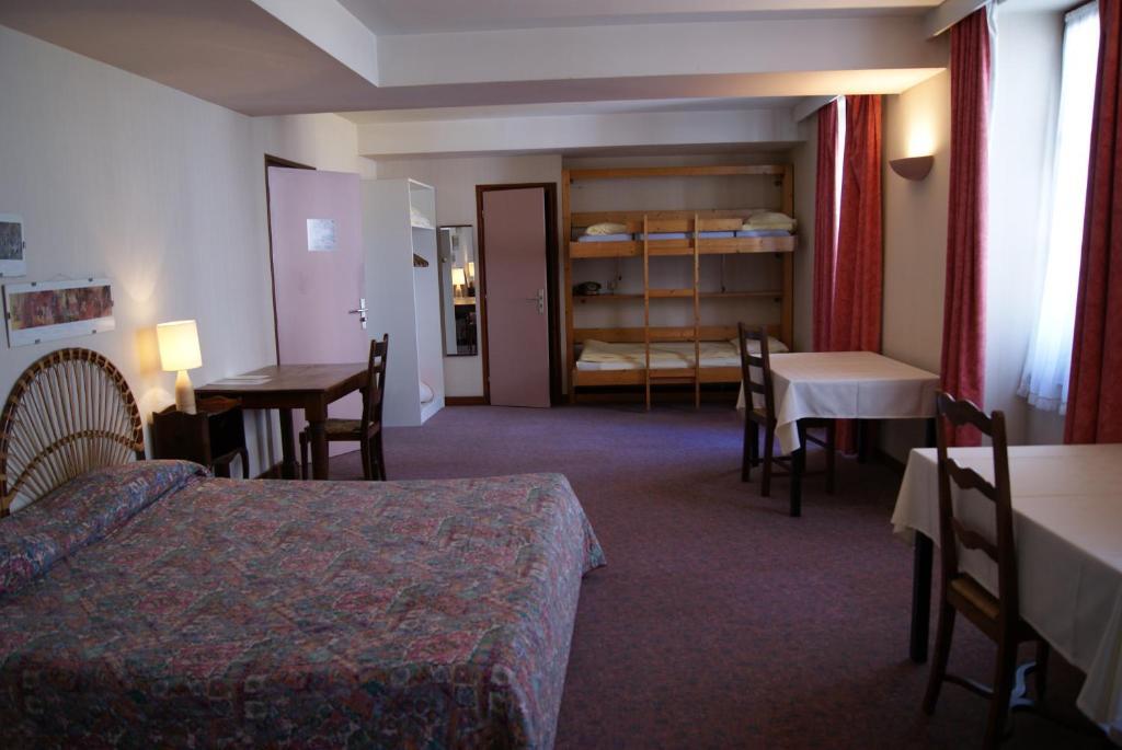 Logis Hotel De La Paix - Tournus Room photo