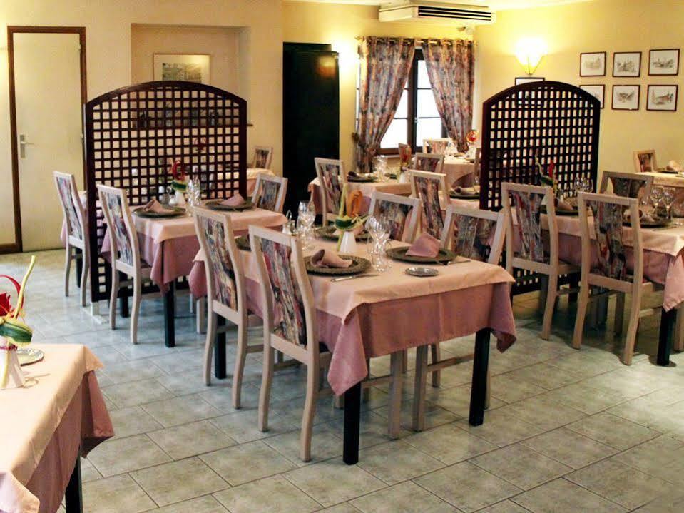Logis Hotel De La Paix - Tournus Exterior photo