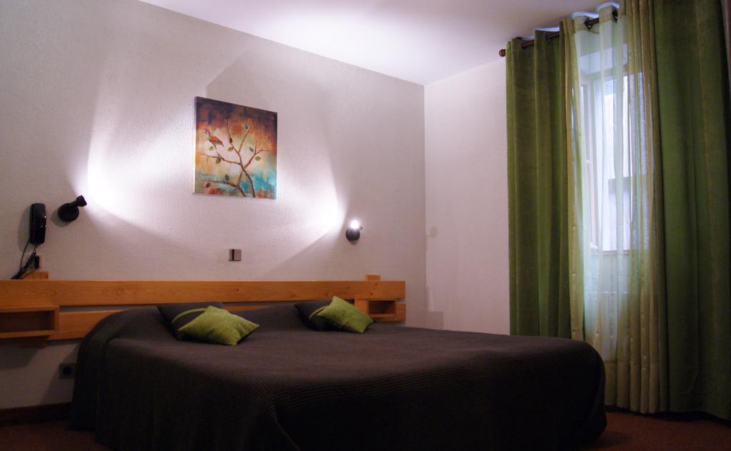 Logis Hotel De La Paix - Tournus Room photo
