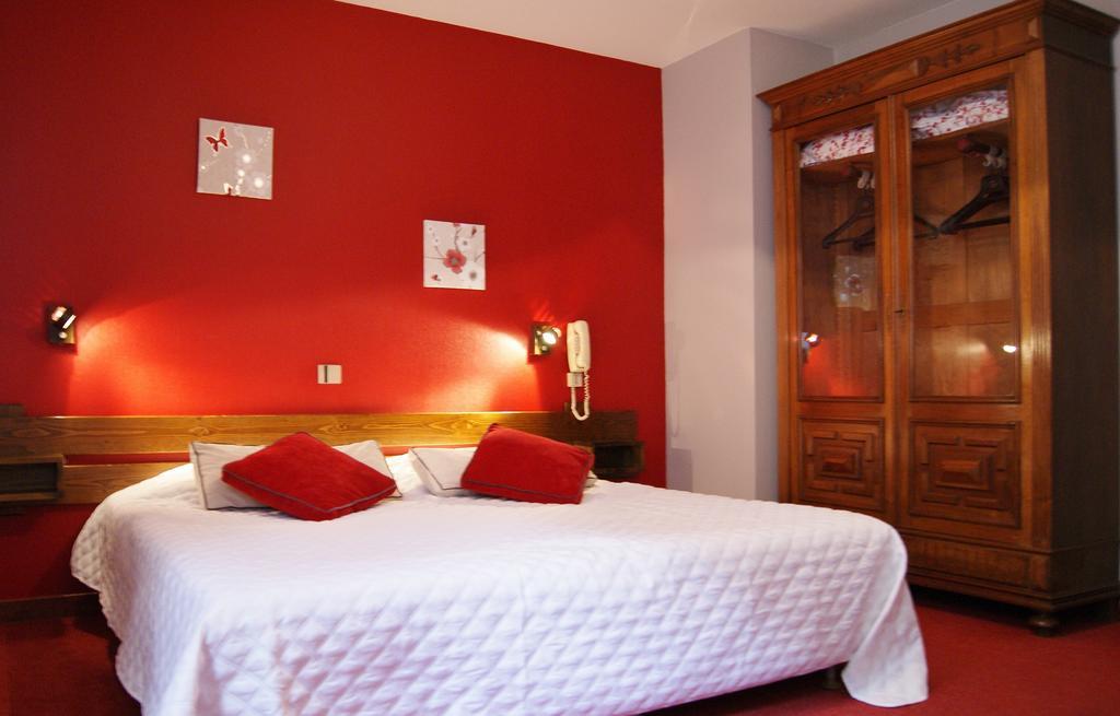Logis Hotel De La Paix - Tournus Room photo
